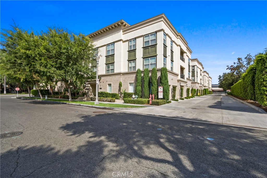 524 S Anaheim Boulevard 5