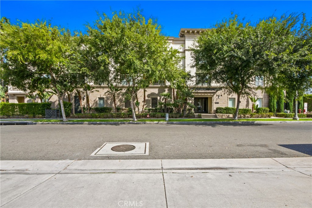 This stylish two-bedroom, two-bath condo in The Domain blends modern comfort with Anaheim’s most vibrant surroundings. Featuring an open layout with a contemporary kitchen, stainless steel appliances, and a breakfast bar counter, the home offers bright, comfortable living spaces designed for both relaxation and entertaining. The primary suite includes a walk-in closet and a spa-like bath with dual vanities, and separate shower, while additional conveniences include in-unit laundry, central heating and air, a tankless water heater, water softener, reverse-osmosis drinking system, and a two-car garage with epoxy floors and extra storage.
The Domain provides residents with resort-style amenities, including a rooftop terrace with panoramic views, pool and spa, BBQ areas, outdoor fireplaces, and lush courtyards. Just outside your door, you’ll find yourself in the heart of the Colony Historic District with its charming Center Street Promenade, cafés, boutiques, and weekly Farmers Market, and steps from the buzzing Packing District with its renowned Packing House food hall and entertainment venues. For even more excitement, Disneyland® Resort is only a short drive away, making this home a rare opportunity to enjoy modern living in one of Anaheim’s most desirable locations.