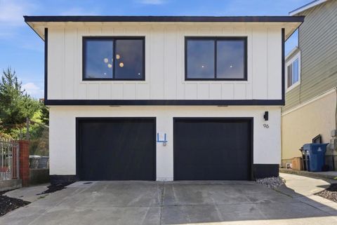Photo of 96 Lycett Circle, Daly City, CA 94015 (MLS # ML82044419)