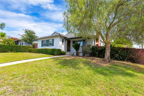 Photo of 400 University Avenue, Burbank, CA 91504 (MLS # BB26175683)