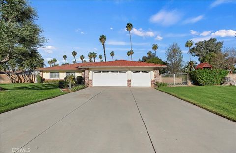 Photo of 6565 Lorraine Dr, Riverside, CA 92506 (MLS # IV26058128)