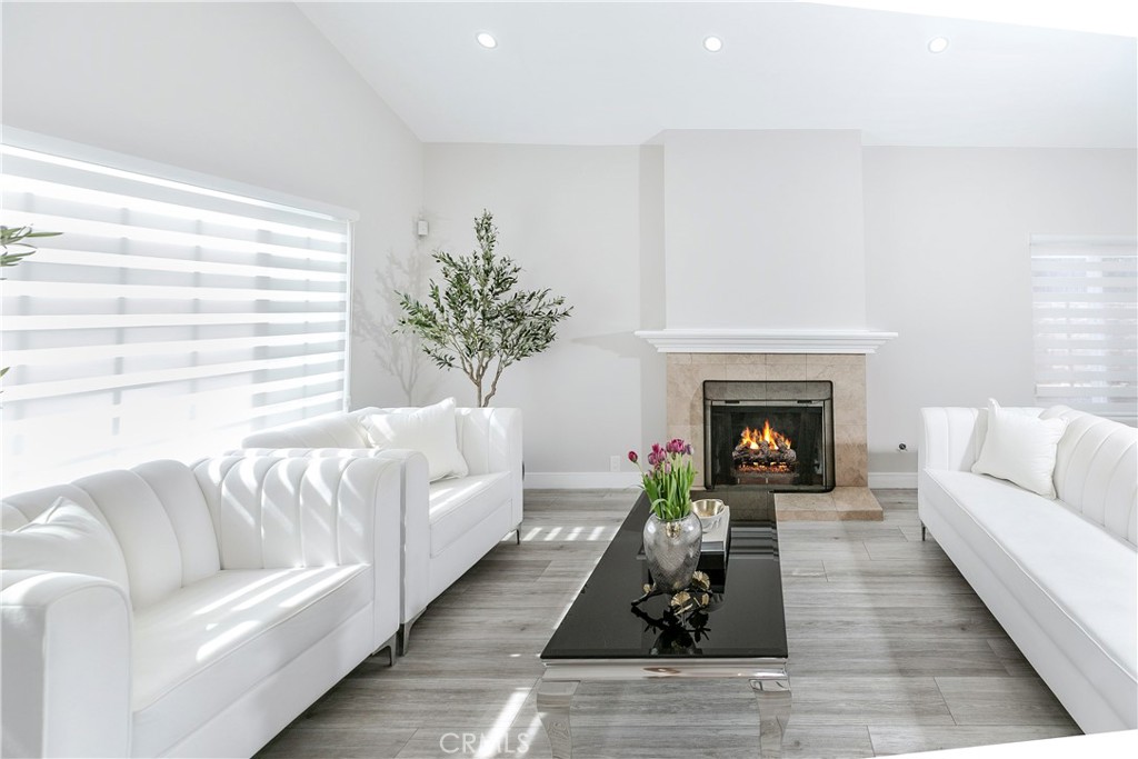 10670 Deering