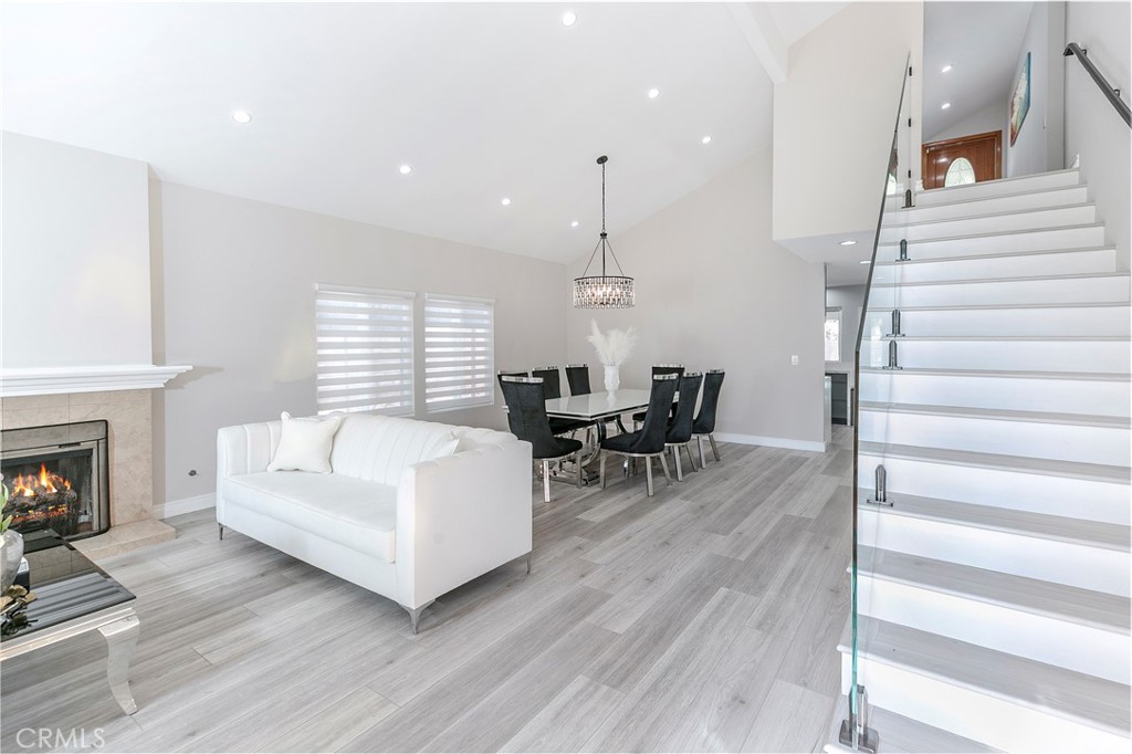 10670 Deering