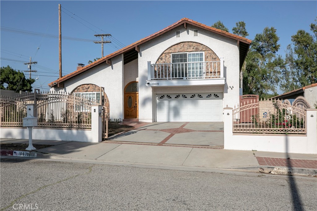 10670 Deering