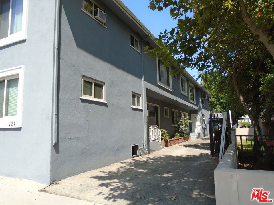 1224 N Fairfax Avenue