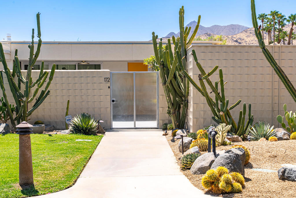 172 Desert Lakes Drive