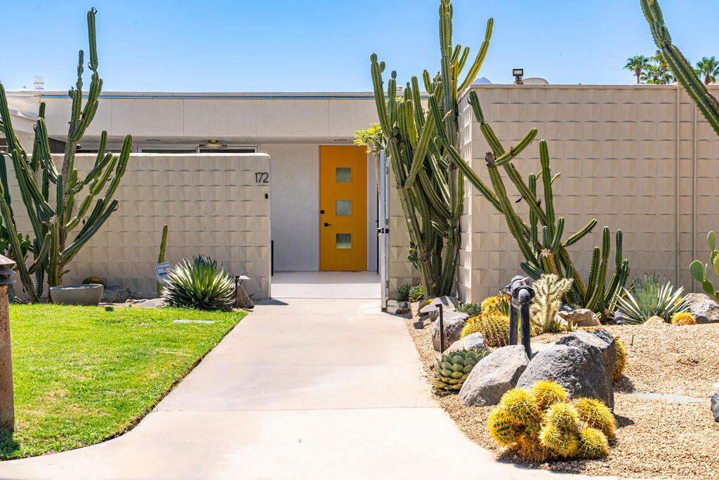 172 Desert Lakes Drive