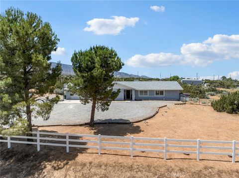 Photo of 9240 Avalon RD, Phelan, CA 92371 (MLS # HD26105580)
