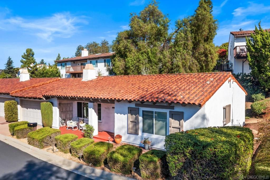 Photo of 2034 Bolsa Chica Glen Gln, Escondido, CA 92026 (MLS # 250042057SD)