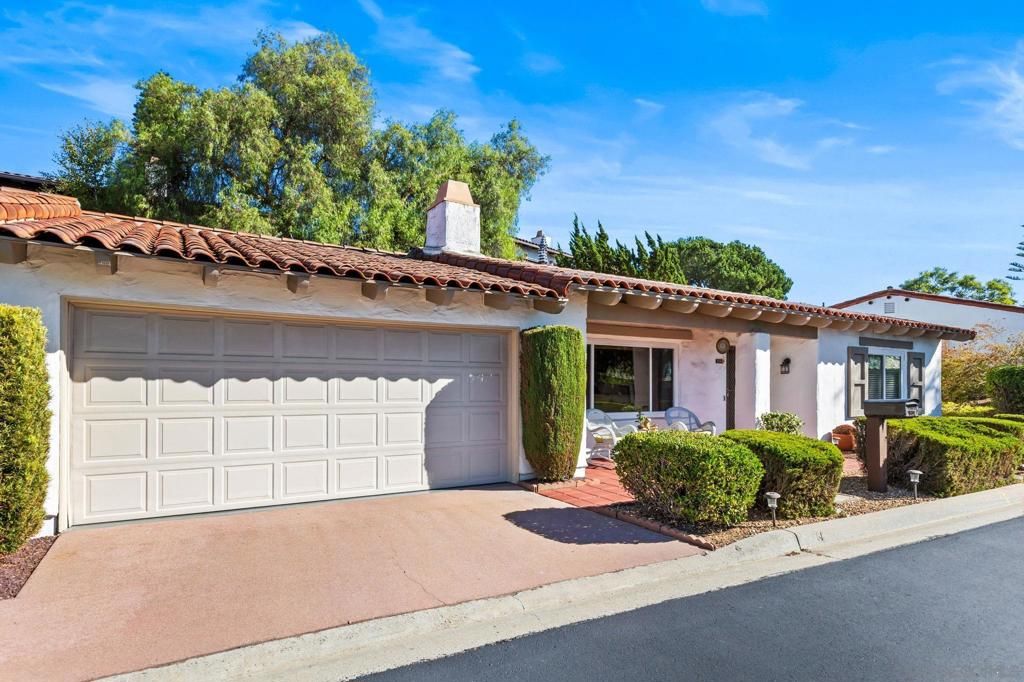 Photo of 2034 Bolsa Chica Glen Gln, Escondido, CA 92026 (MLS # 250042057SD)
