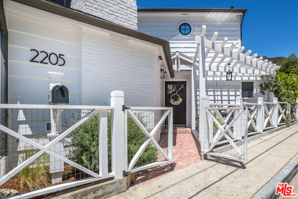 2205 Beverly Glen Place