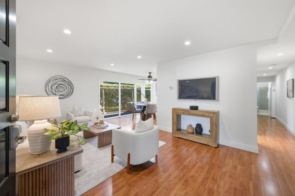 280 Easy Street 209