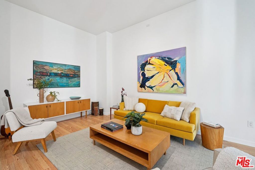 Photo of 630 W 6th Street #505, Los Angeles, CA 90017 (MLS # 26639861)
