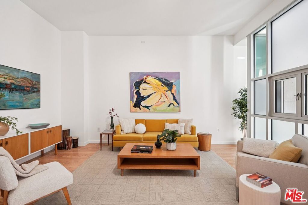 Photo of 630 W 6th Street #505, Los Angeles, CA 90017 (MLS # 26639861)