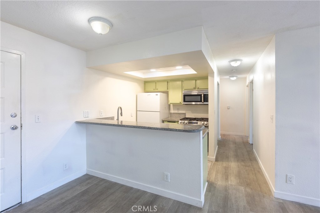 327 Chestnut Avenue 201
