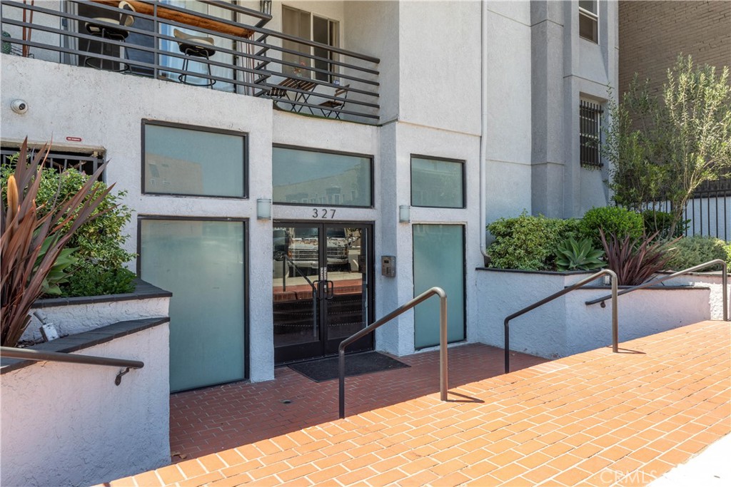 327 Chestnut Avenue 201