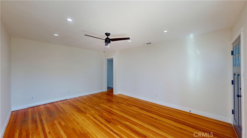 907 1/2 Huntington Street