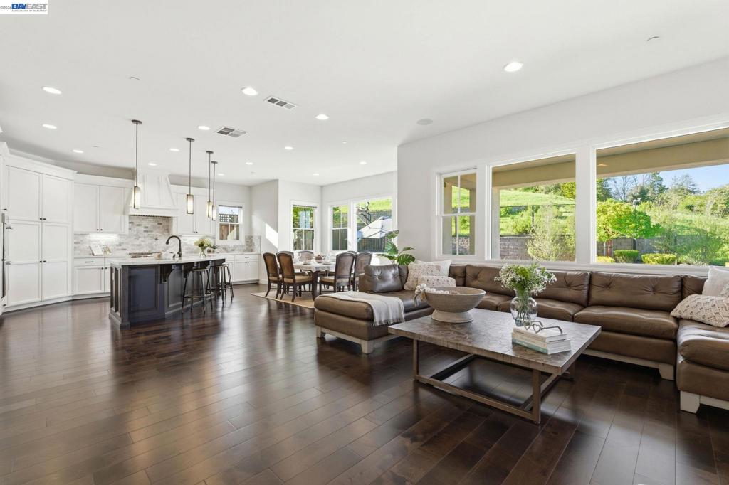 201 201 Willowbrook Ln