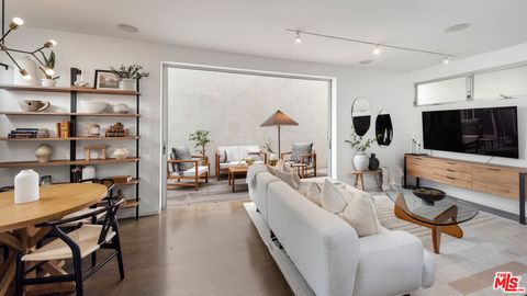 Photo of 705 Sunset Avenue #1/4, Venice, CA 90291 (MLS # 26670417)