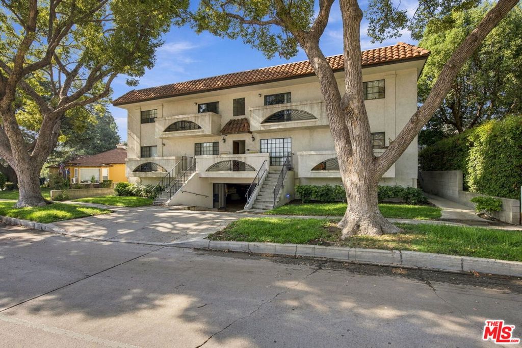 1544 N Edison Boulevard