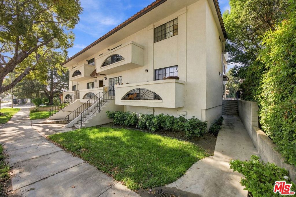 1544 N Edison Boulevard