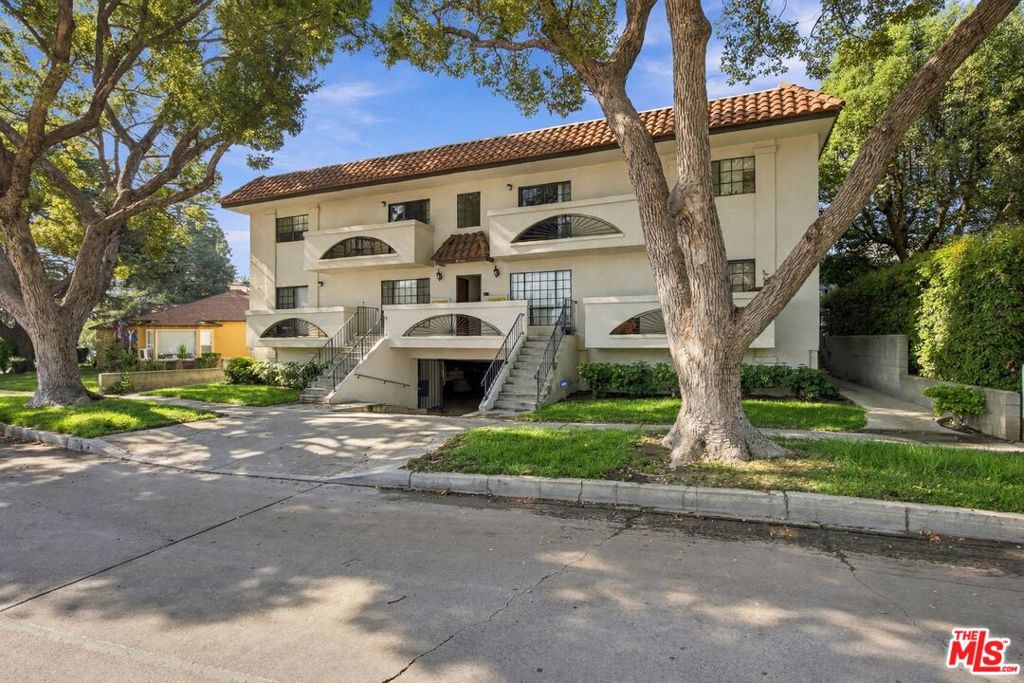 1544 N Edison Boulevard