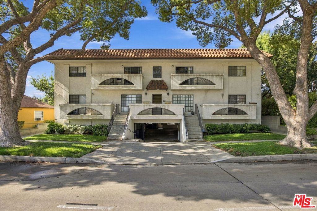 1544 N Edison Boulevard