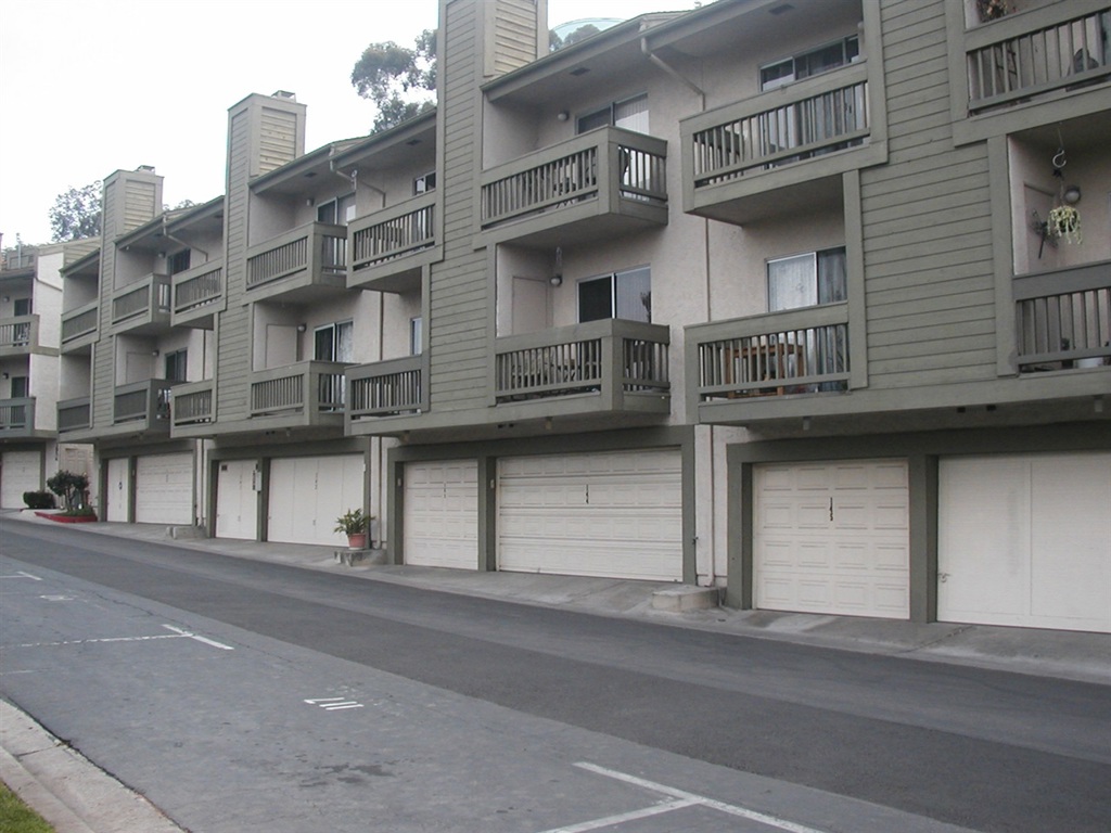 Spacious 3 bedroom 2.5 bath town home. Great location in a gated community. 2 car attached garage , private patio and 2 balconies. Nicely upgraded kitchen w/ stainless steel appliances. Fireplace in the living room, laminated flooring and laundry room with extra storage. Community pool. Walking distance to shopping. Close to SDSU and YMCA. Neighborhoods: College Park Equipment: Range/Oven Other Fees: 0 Sewer: Sewer Connected Topography: LL