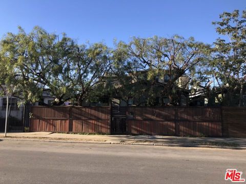 Photo of Venice, CA 90291 (MLS # 26813781)