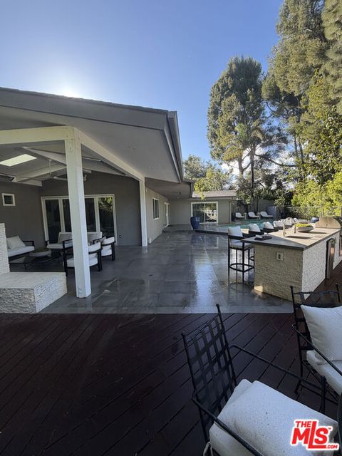 Photo of 15831 Tobin Way, Sherman Oaks, CA 91403 (MLS # 26767395)