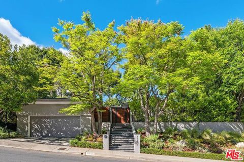 Photo of 15831 Tobin Way, Sherman Oaks, CA 91403 (MLS # 26767395)