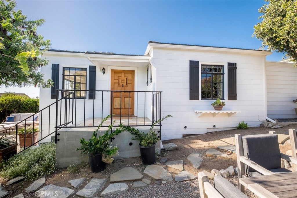 Photo 1 of 36 — 500 Mountain Road, Laguna Beach, CA 92651