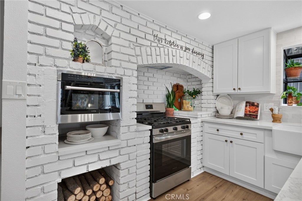 30916 Glen Oak