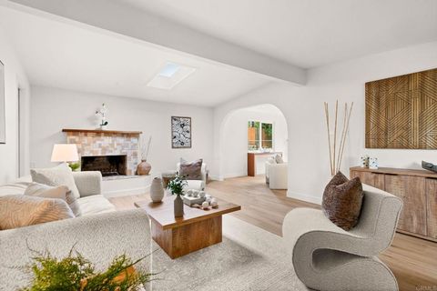 4927 Chateau Drive San Diego CA 92117