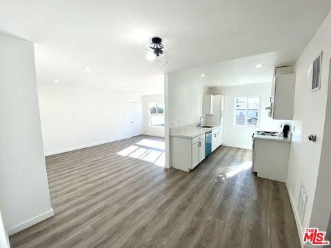 Photo of 1000 Havenhurst Drive #7, West Hollywood, CA 90046 (MLS # 26674545)