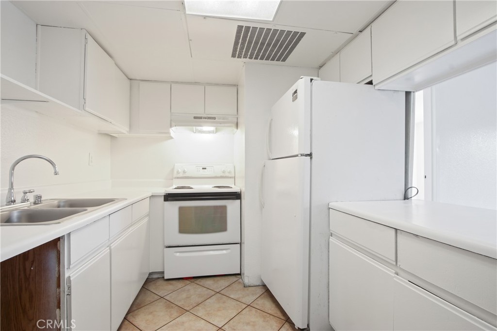 1450 Locust Avenue 205