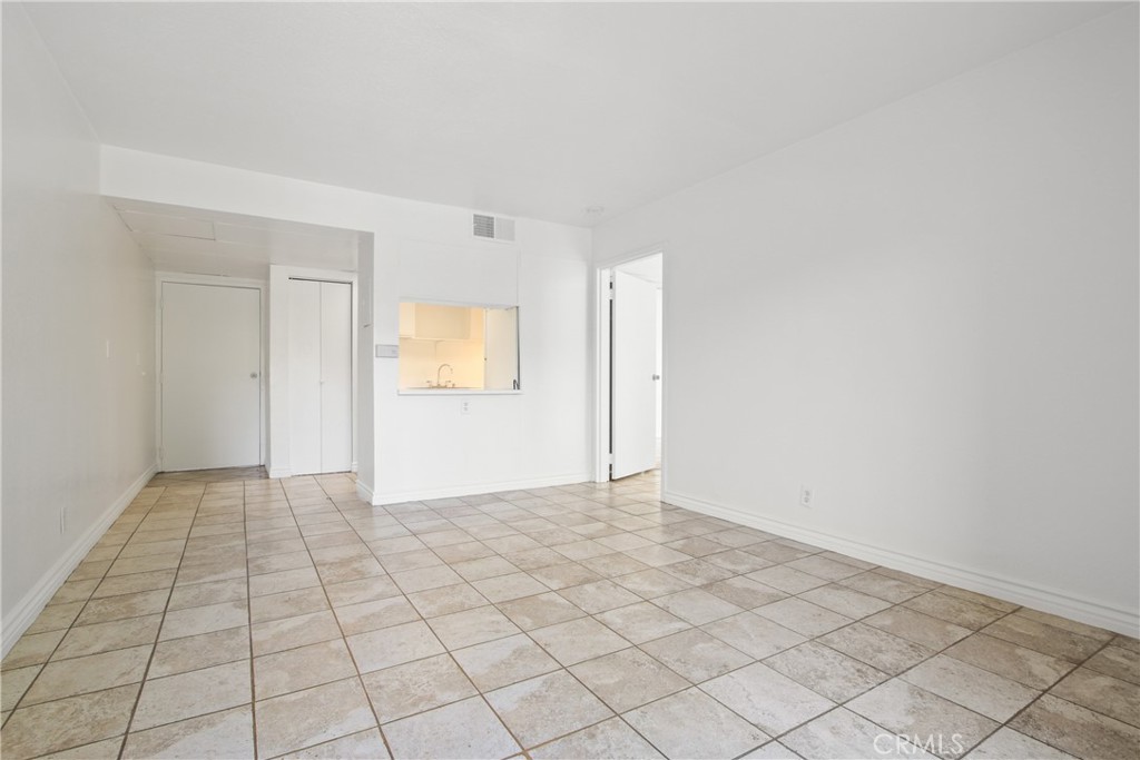 1450 Locust Avenue 205