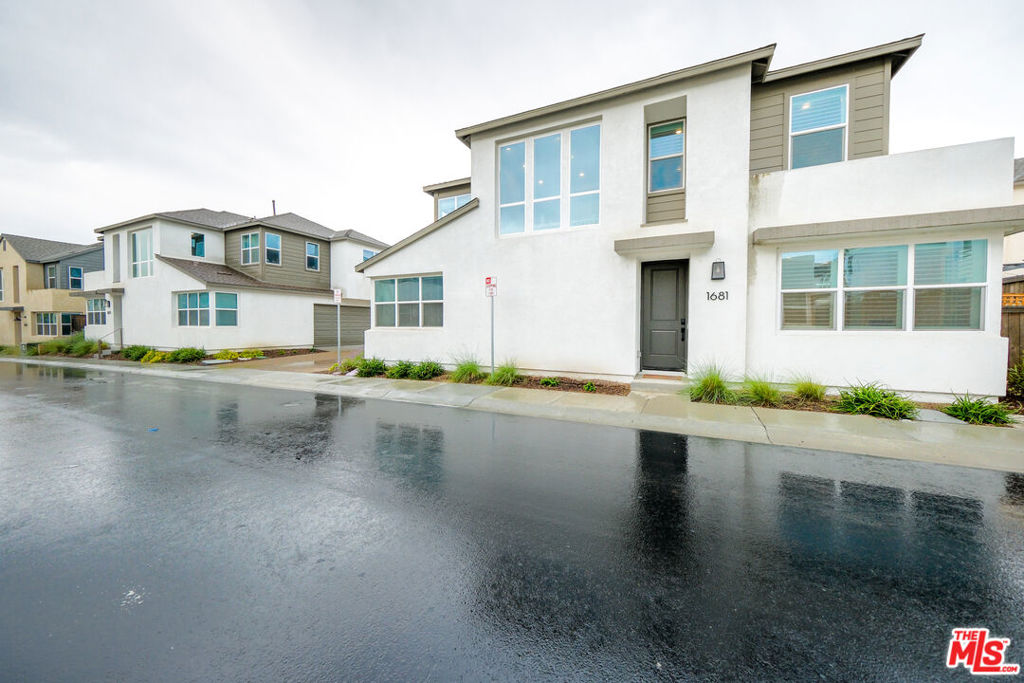 1681 Whitmore Loop