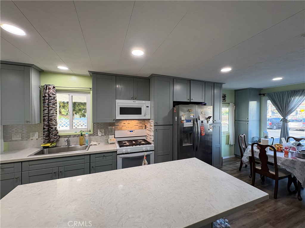 718 Sycamore Avenue 19