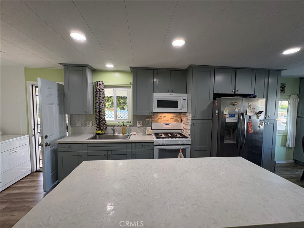 718 Sycamore Avenue 19