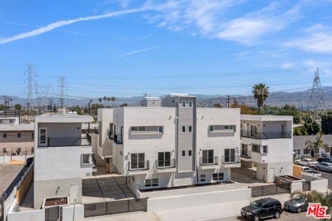 Photo of 10959 Calvert St, North Hollywood, CA 91606 (MLS # 26870965)