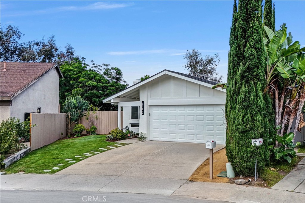 22707 Via Santa Rosa
