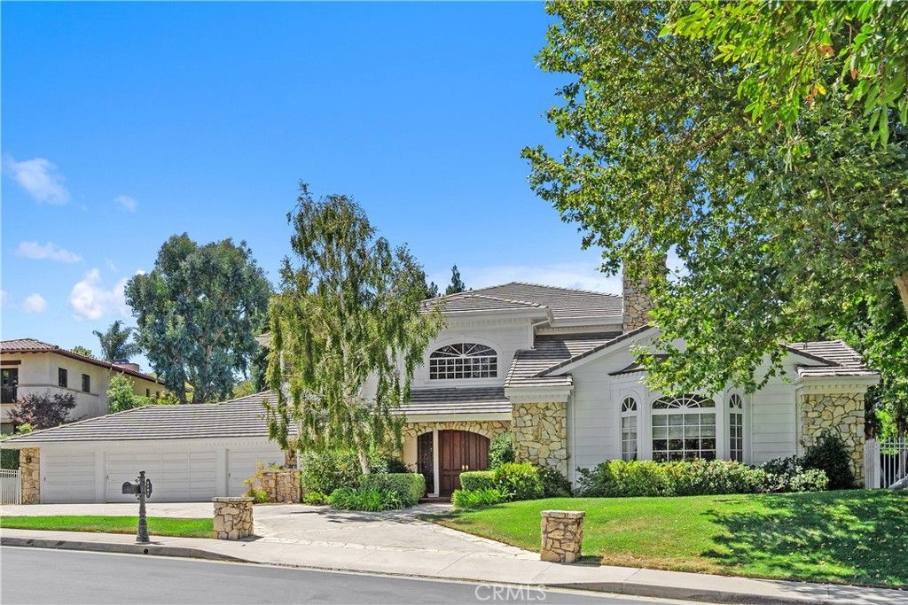 Photo of 4751 Westchester Drive, Woodland Hills, CA 91364 (MLS # SR25187981)