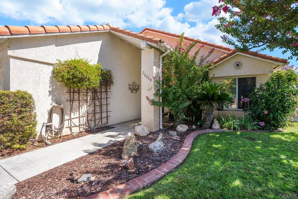 26064 Avenida Hortensia