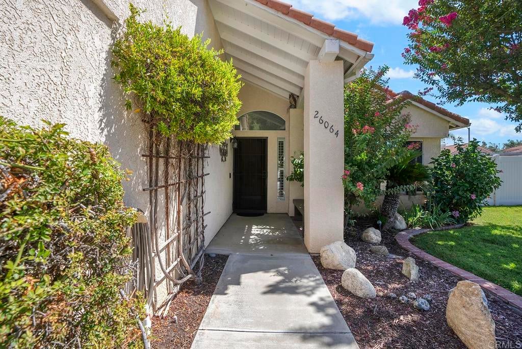 26064 Avenida Hortensia