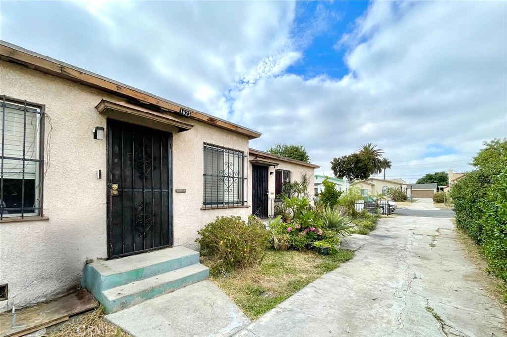 Great Opportunity to own a Bread and Butter Income Property for the price of a Single Family home! This triplex offers a CAP Rate upwards of 7.4%! Additional BONUS of at least 95% upside in rents! Great value add opportunity. Zoned RD2. Endless possibilities. Fix and flip / lease up or Park your 1031 Exchange. Convert garages to ADUs for additional income or explore the full re-development route and take advantage of the One Big Beautiful Bill that brings back 100% bonus depreciation! All 3 units are separately metered for gas and electric. Tenants pay for all utilities except water/sewer. New flooring and new paint in unit 1625. Copper plumbing throughout the property. Perfect for owner user or get your own tenant at market rent! This property is gated for privacy and is priced to sell!
Conveniently located close to schools, SoFi Stadium, Intuit Dome, Forum, BMO Stadium, museums, downtown LA, shopping centers, grocery stores, restaurants, coffee shops, parks, easy access to major freeways. Long-term tenants in good standing. Start collecting income right away! Great for seasoned investor or first time buyer. Great upside rental potential in this highly metropolitan location! Please do not disturb tenants. Property will be delivered with existing tenants and one unit available to lease up.
Download the OM Package to obtain more info. Listing info deemed reliable but not guaranteed. No warranties expressed or implied. Buyer to verify and satisfy themselves on ALL aspects of the property.