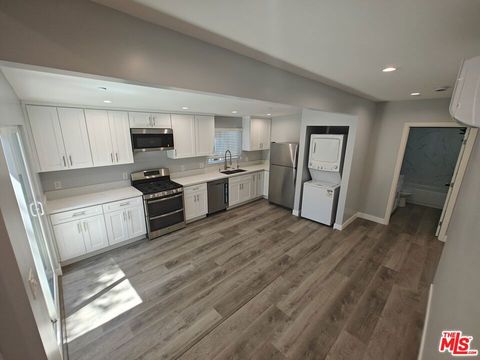 Photo of 8617 Hatillo, Winnetka, CA 91306 (MLS # 26849677)