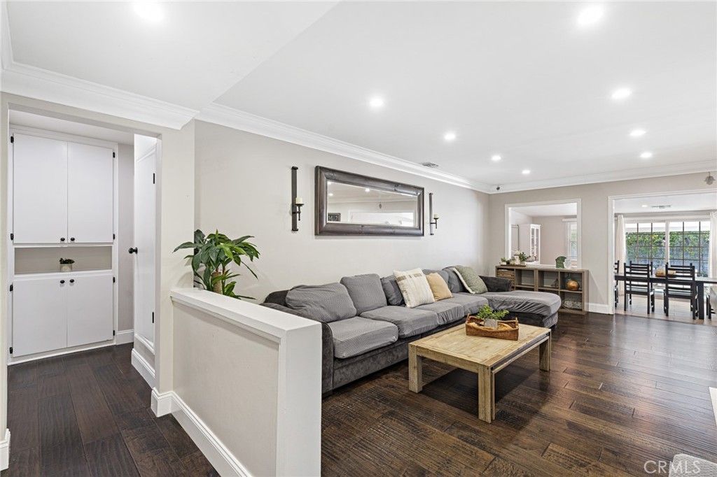 Photo of 19438 Calvert Street, Tarzana, CA 91335 (MLS # SR26045668)