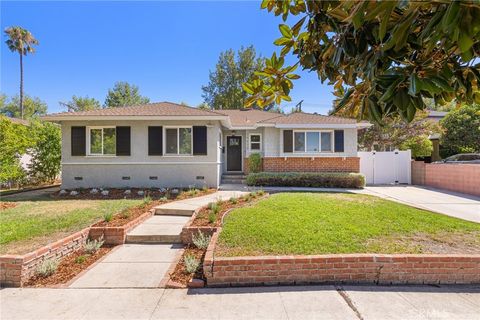 19438 Calvert Street Tarzana CA 91335