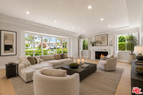 Photo of 713 Walden Drive, Beverly Hills, CA 90210 (MLS # 26102340)